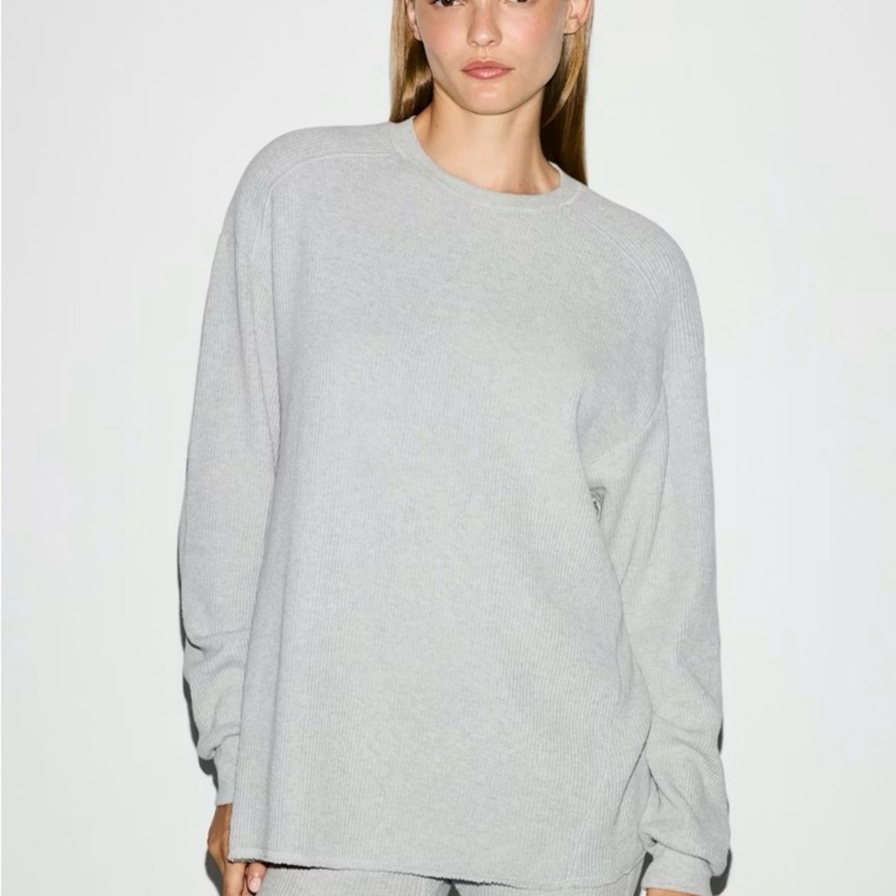 NWT Skims HEAVY WAFFLE OVERSIZED CREWNECK
LIGHT HEATHER GREY / S